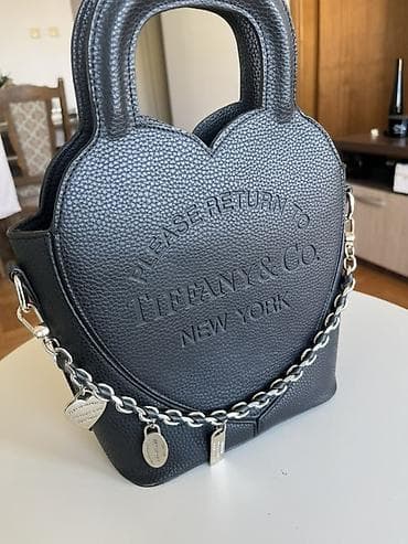 torbice replay: Tiffany & Co. torba – model u obliku srca, crna, granulirana — 1