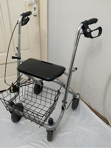 polovne medicinske uniforme: Hodalica/rolator sa 4 točka – DRIVE (nemačka) - Noviji model sa širim — 2