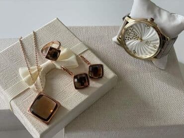 srebrni komplet nakita: Komplet nakita sa kutijom
Cena 2000din — 8