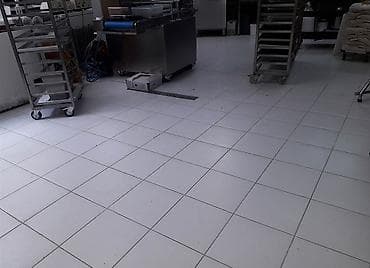 Reklamiranje, štampanje: Postavljanje svih vrsta pločica na zid i na pod. Cena usluge za — 6