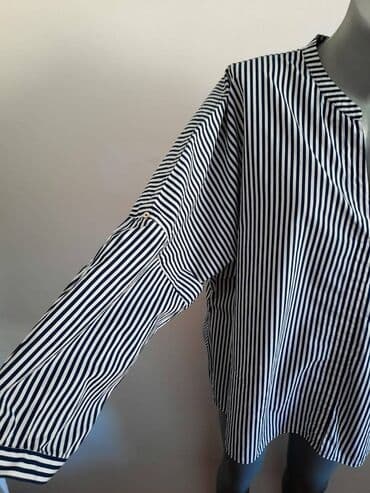 Kosulja Esprit 48 cena 850
pamuk
sirina grudi 72 duzina ledja 67 — 3