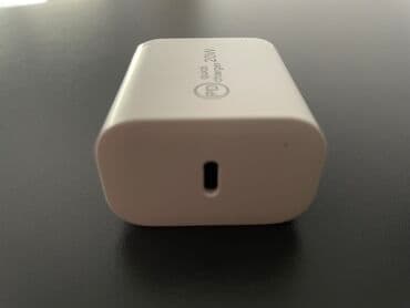 pec na drva polovne: Beli 20W PD brzi punjač sa USB-C izlazom. Kompaktan dizajn omogućava — 3