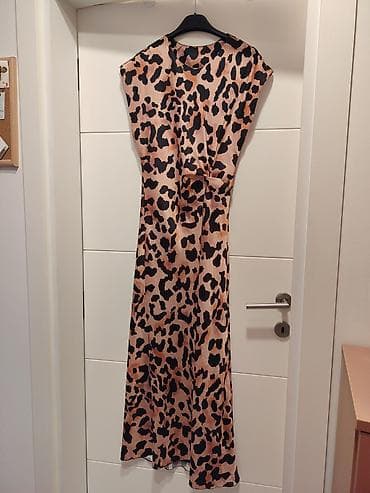 Haljine: Maksi haljina sa leopard printom marke Mona. Haljina ima kratke rukave — 6