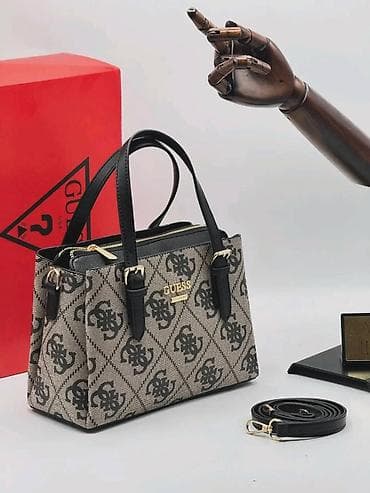 GUESS torba – model sa monogram printom - Dizajn: klasična trapez