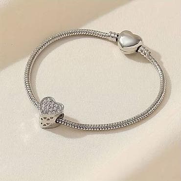 van cleef narukvica cena: Srebrnasta narukvica sa šarmom u obliku srca - Elegantna „snake — 1