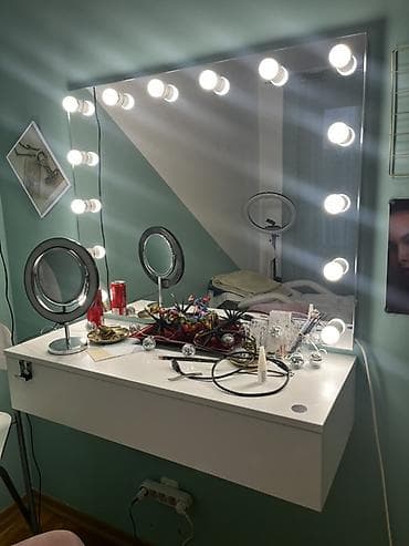 Profesionalni šminkerski toaletni sto sa ogledalom i osvetljenjem -