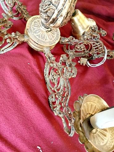 trimer sa tockovima: Antikni višekraki luster od livene mesingane/brončane legure, bogato — 2