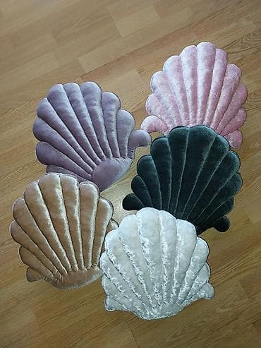 Dekorativni jastučići u obliku školjke - Materijal: mekani baršun sa