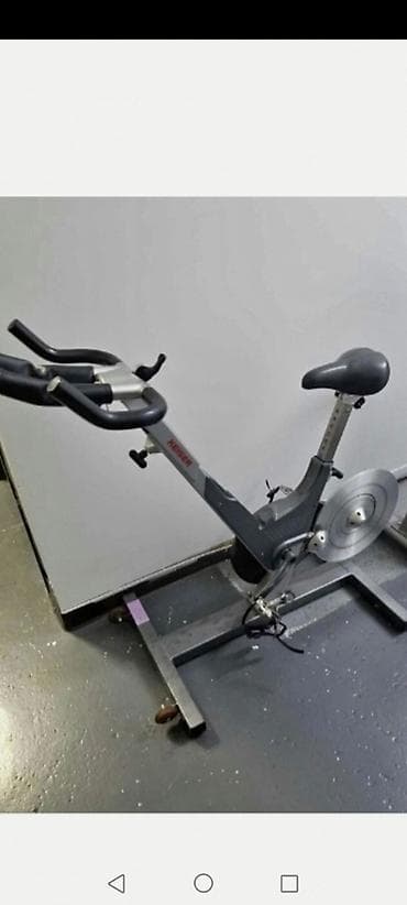 Stacionarni bicikl za indoor cycling – Keiser - Profesionalni