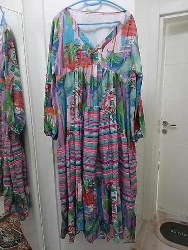 decuju: Dugačka ženska haljina sa šarenim printom - Kroj: široka, lepršava — 1