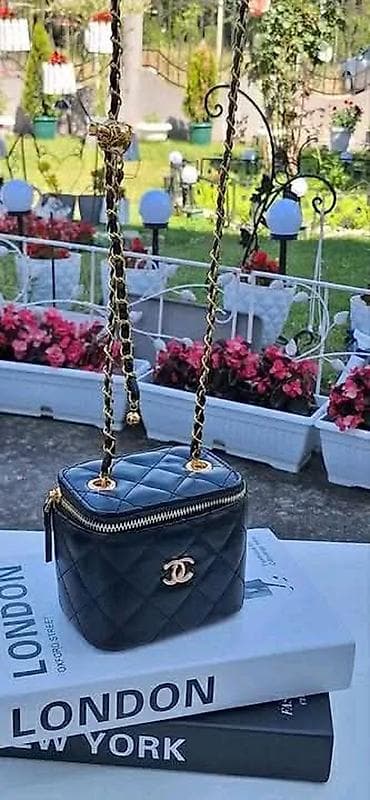 Torbe: Mini crossbody torbica sa lančanim kaišem - Kompaktna ženska torbica — 2