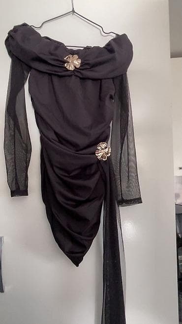 Ureznice: Elegantna crna koktel/večernja haljina - Model: asimetrična mini — 1