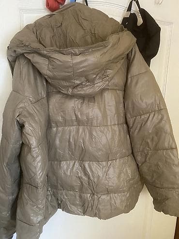 Jakne, Kaputi, Prsluci: Zimska jakna – kratki puffer model sa kapuljačom - Boja: maslinasto — 1