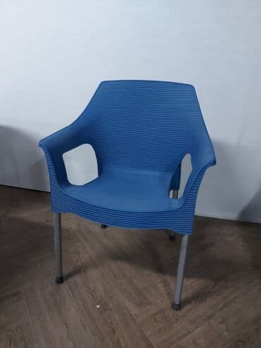 garniture od paleta cena: Nove 
Bastanske garniture
4 stolice i sto (120*70cm)
14000 — 3