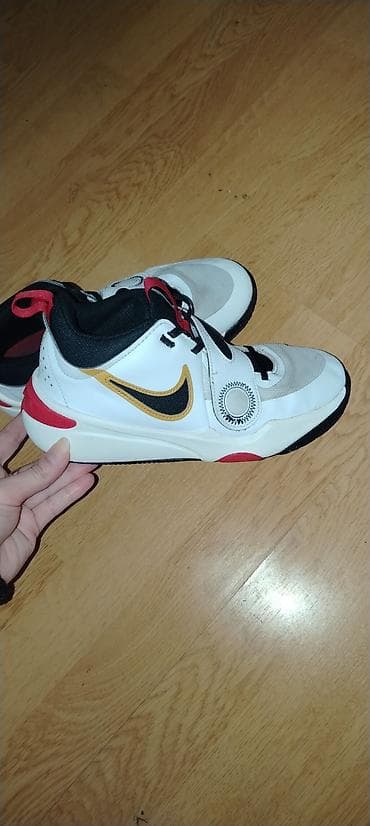 Nike košarkaške patike za decu - Model: Nike Team Hustle D 10 (boje
