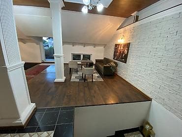 Stanovi: 200 kv. m, 6 soba — 6