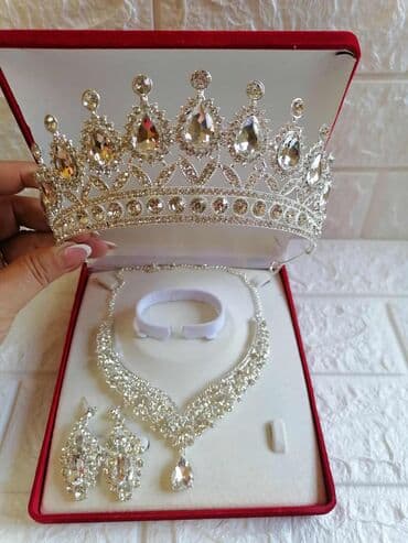mokasine novi sad: Chanel, Set: Crown, Earrings, Bracelet, Material: Cubic zirconia, Pearl — 7