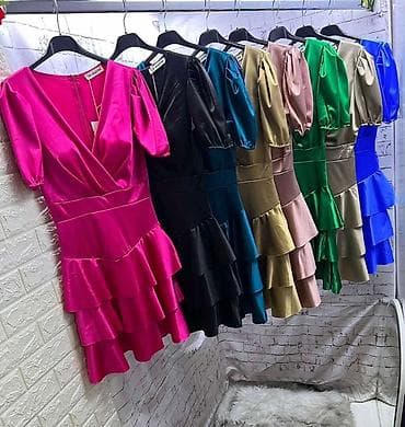 Blazers: Saten mini haljina sa volanima
Po super ceni 1999 din 
One size — 10