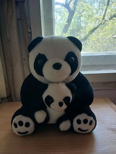 Plišana panda mama sa bebom – set od dve igračke - Dizajn: crno-bela