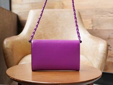 mona torbe: Torba preko ramena u jarkoj purpurnoj boji - Materijal: glatka — 6