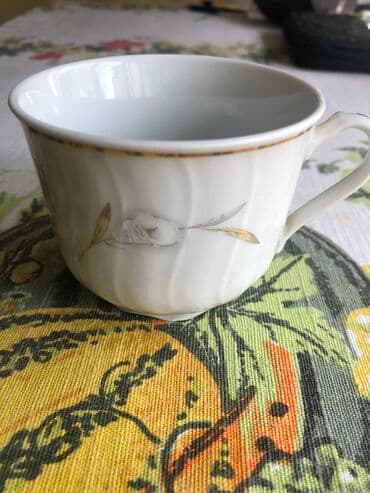 nove doncafe solje: Od finog starog porcelana dve tacne bez šoljica, jedna šoljica sa — 12