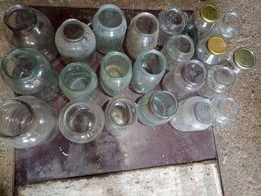 drvene stolice na ljuljanje: Staklene tegle sa slike zapremine od 1,5 do 2,5 litre, na stanju 34 — 1