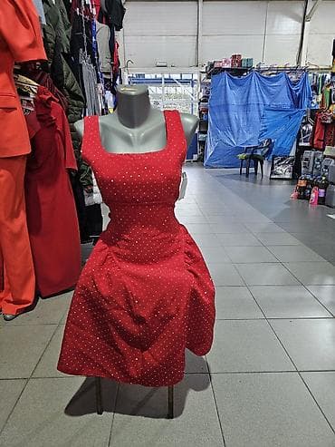 Haljinu imamo još u par boja, Univerzalna vel
