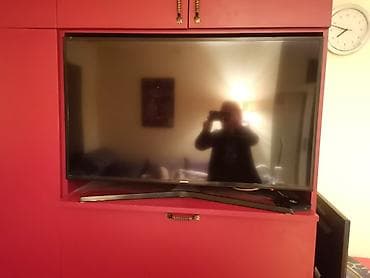 tv marke: Samsung LED Smart TV, zakrivljeni ekran, dijagonala oko 48–50 inča. - — 2