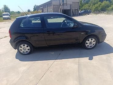 1000 litara je: Volkswagen Polo 1.4,plin trovratni hatchback, crna boja. Ključne — 4