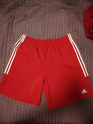 bele pantalone i sako: Bermude i šortsevi Adidas, bоја - Crvena — 1