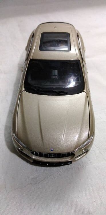luj viton torbe original cene: Burago Maserati Levante, 1:24.Fale retrovizori tockovi nisu original — 3