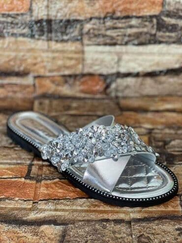 dsquared2 papuce: 36-40
1500din — 2