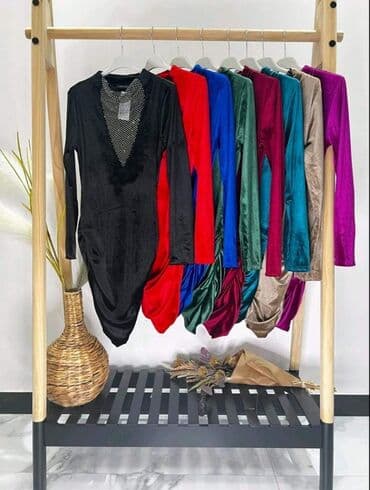 naf naf svecane haljine: Prelepa svečana haljina
Materijal: pliš-elastin
Cena: 2400 din — 2