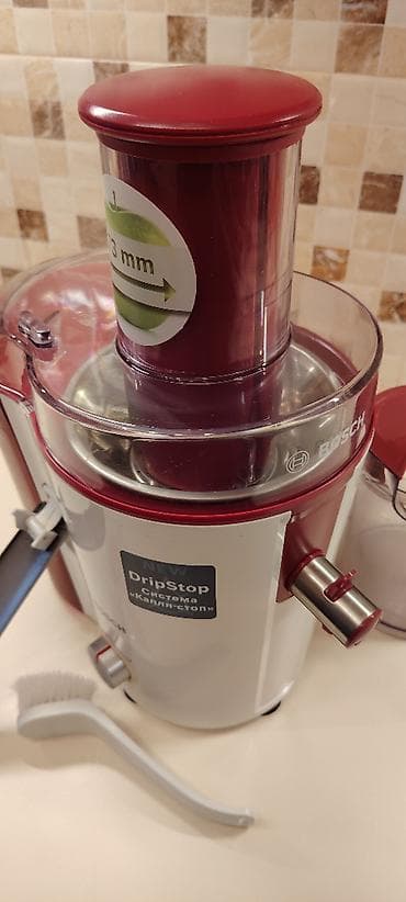 televizor bez antene: Bosch sokovnik MES25C0 Malo korišćen Bosch sokovnik, sa četkom i — 2