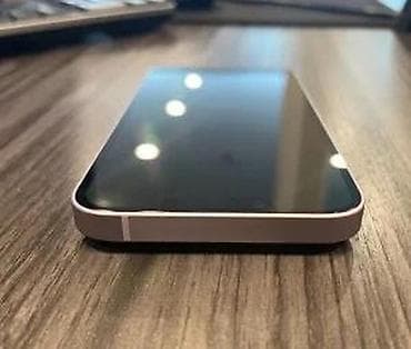 iphone 12 oglasi: Apple iPhone – bela boja - Ekran: 6.1" Super Retina XDR, ravne ivice — 10