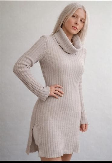 helanke sa visokim strukom: Pleteni džemper-haljina sa rol-kragnom - Model: duža džemper-haljina — 1