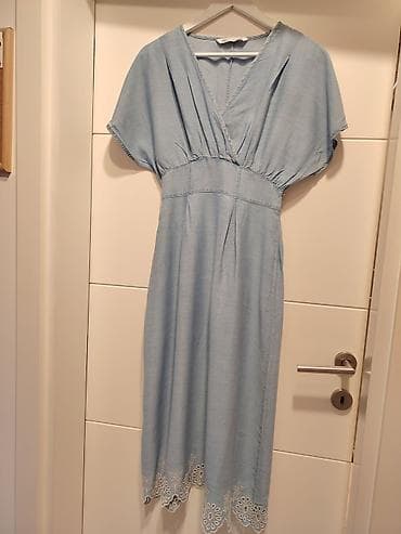 vise boja: Plava midi haljina od laganog teksasa (Zara) - Kroj: lepršava silueta — 1