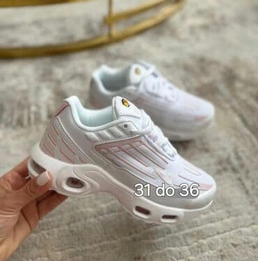 Women's Sneakers and athletic shoes: Nike, 40 — 4