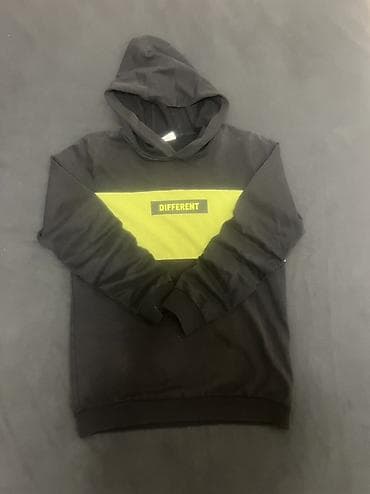 kofer sa bojama: Dukserica sa kapuljačom “DIFFERENT” - Boje: crna sa širokom — 1