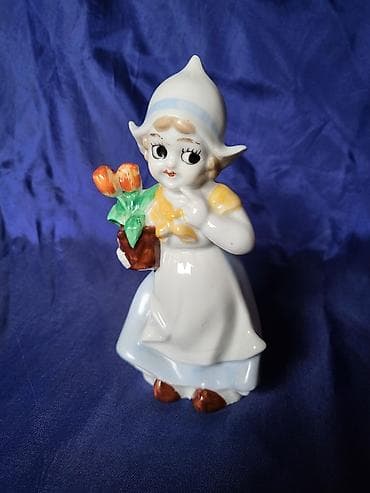 Figura nova,vintaz,holandjanka sa lalama porcelanska. Nova na lalafo.rs Figura nova,vintaz,holandjanka sa lalama porcelanska. Nova