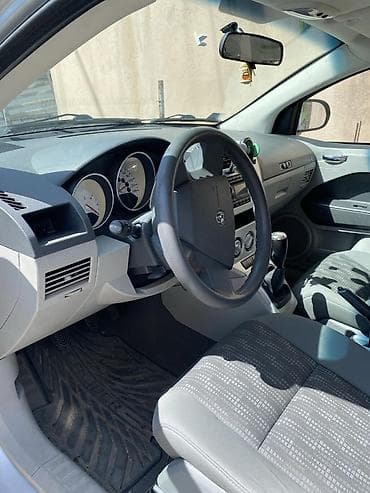 carsun: Dodge Caliber, sivi metalik, hečbek sa 5 vrata. Glavne — 4