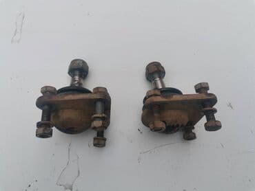adapter za auto upaljač sa 220v na 12v: Donje kugle trapa Lada 21214i Niva 2012 godiste. Polovno. ocuvano — 9