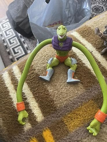 Akciona figura guštera sa izduženim rukama - Zanimljiva figura