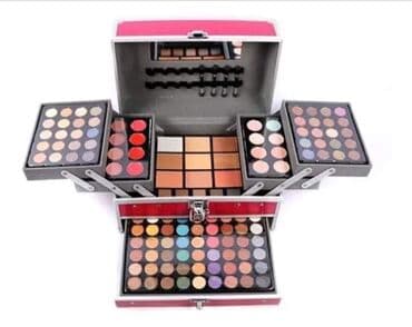 Komplet kofer sa sminkom odlican kvalitet sminke. Visoko