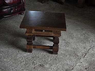 stilske komode: Drveni klub sto sa fiokom – klasičan masivni dizajn - Materijal: puno — 1