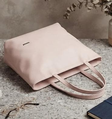 torbice karl lagerfeld: Elegantna ženska tote torba – puder roze - Materijal: meka eko-koža — 1