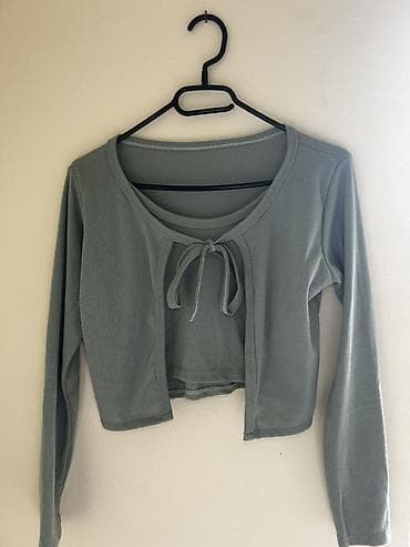 Ženska rebrasta kardigan-bluza sa dugim rukavima - Model: kratak