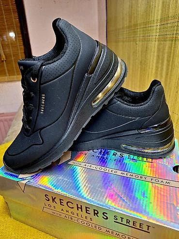 Uggs: Skechers patike – Street Los Angeles model sa Air-Cooled Memory Foam — 1