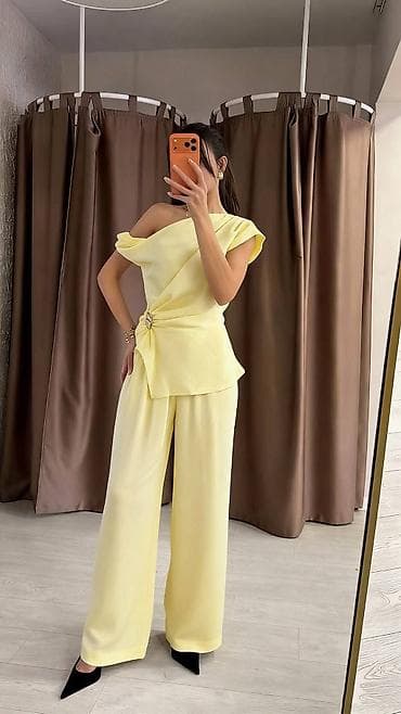 Women's Footwear: Novo u ponudiii!!! Komplet: 3500 din Elegantni dvodelni komplet – top — 1