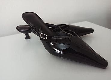Lakovane papuce dostupne u broju 38
Duzina gazista 24 cm
1200 rsd